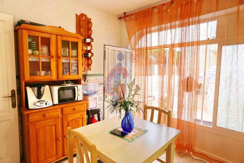 Foto 892f95c6-8f98-4b04-818f-e5ac7b7348e0. Casa adosada en calle sorell 20 oportunidad en pinomar, ! acogedor bungalow en venta, a solo 400m de la playa en Guardamar del Segura