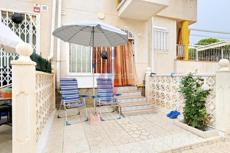 Foto c6e8c980-05b0-4f17-8fb7-38e2f3ec0665. Casa adosada en calle sorell 20 oportunidad en pinomar, ! acogedor bungalow en venta, a solo 400m de la playa en Guardamar del Segura