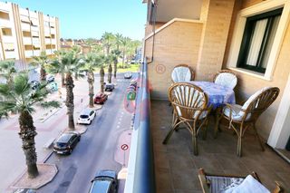 Apartament a Pasaje puerta de damasco 2. Apartamento de tres dormitorios y dos baños en venta en la plaza