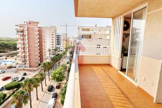 Apartament  Avenida puerto 39. Tres dormitorios, dos baños, piscina y garaje en edificio larros