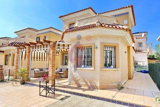 Lloguer Xalet a Calle puerto galiano 24. Chalet con piscina en alquiler en el raso, guardamar del segura