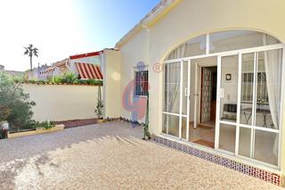 Chalet  Calle sevilla 16. Chalet independiente en una sola planta con parcela en la marina