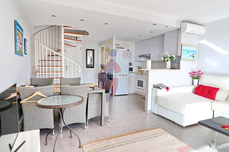 Foto 3e8a1202-694d-4e69-abfc-28534420dc7e. Attique dans calle médico basilio paredes 15 dans Puerto Deportivo Guardamar del Segura