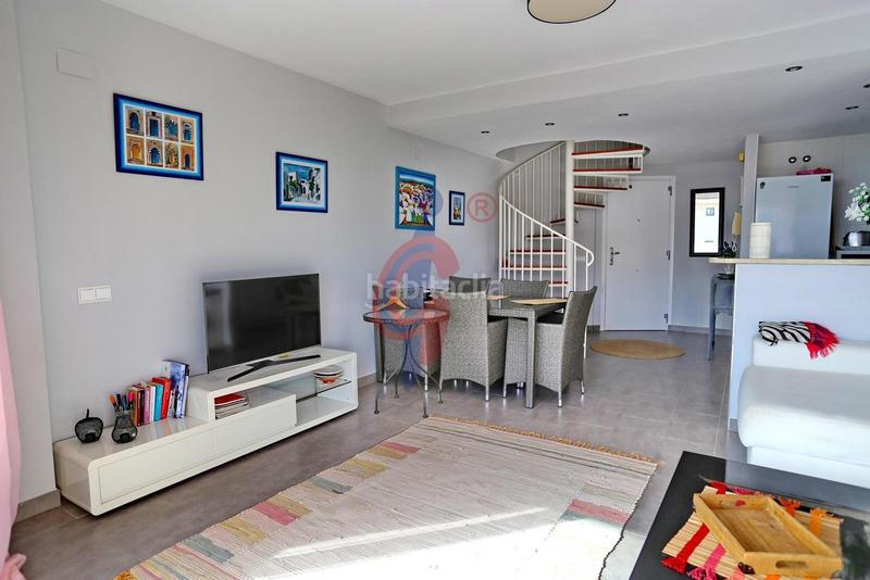 Foto fbb1e4b8-eed2-41f9-a160-41d398943c16. Attique dans calle médico basilio paredes 15 dans Puerto Deportivo Guardamar del Segura