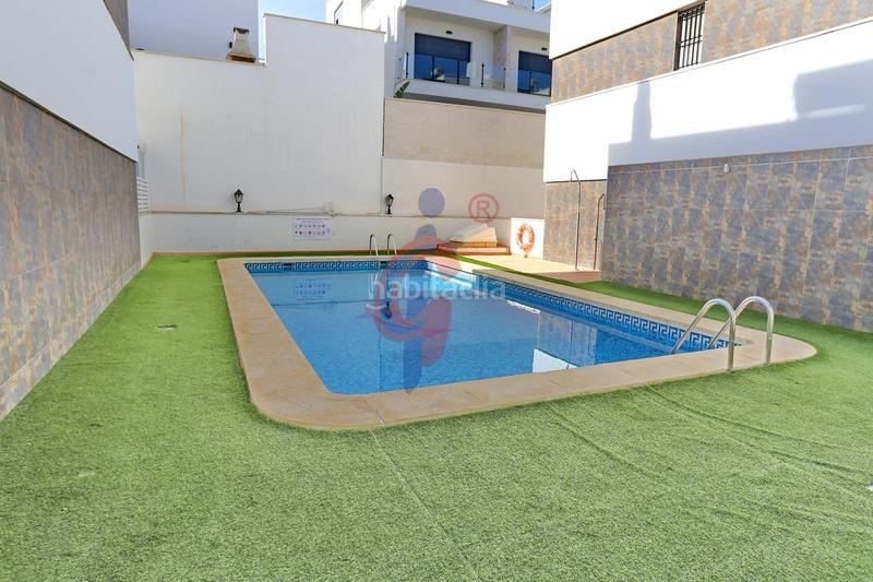 Foto 3173438b-9721-4a4b-8f5a-fe126125b4cc. Reihenhaus in avenida cortes valencianas 133 in Los Secanos Guardamar del Segura