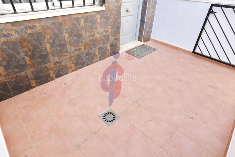 Foto 54b6fe2c-1a5e-484e-bf6b-786c2d5c74ab. Reihenhaus in avenida cortes valencianas 133 in Los Secanos Guardamar del Segura