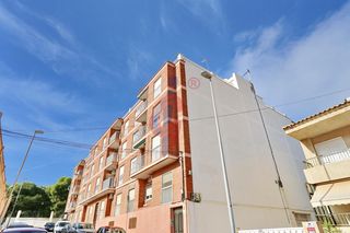 Apartament a Calle federico garcía lorca 30. Vivienda para reformar en ubicación previlegiada en guardamar de