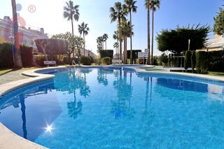 Ático  Calle parís. Bungalow con gran terraza, solárium y piscinas comunitarias en p