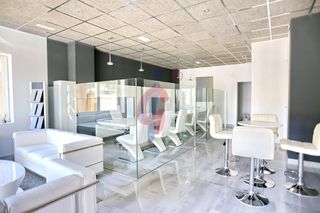 Miete Büro in Calle austria 12. Local comercial en alquiler anual en pórtico mar