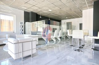 Miete Büro in Calle austria 12. Local comercial en alquiler anual en pórtico mar