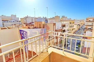 Apartament en Calle doctor luis rivera 36. Vivienda en venta para reformar en el centro de guardamar del se