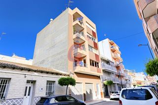 Apartament en Calle doctor luis rivera 36. Vivienda en venta para reformar en el centro de guardamar del se