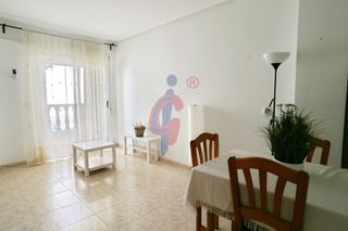Piso en Calle hermanos bazán 13. Encantadora vivienda de un dormitorio en venta en guardamar del