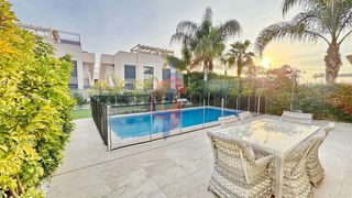 Chalet in Avenida avenida del salvador 55. Chalet independiente a la venta en ciudad quesada!