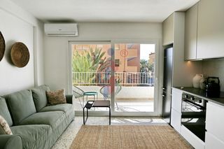 Appartamento in Calle lomas del polo 4. Vivienda reformada con dos dormitorios y orientación sur en vent