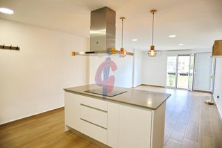 Apartamento en Calle calle federico garcía lorca 32. Piso completamente reformado a 200 metros de la playa!