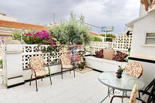 Haus in Calle pinomar 21. Bungalow adosado en venta en pinomarlomas del polo!