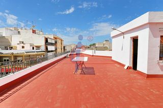 Casa  Calle santos abdón y senén 2. Amplia vivienda en venta en almoradí!