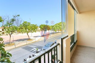 Apartamento en Calle ingeniero joaquín muñoz 5. Luminoso apartamento con amplia terraza, piscina y excelente ubi
