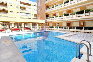Apartamento en Calle 9 de octubre 7. En venta dos dormitorios, garaje, piscina en zona las viñas, gua