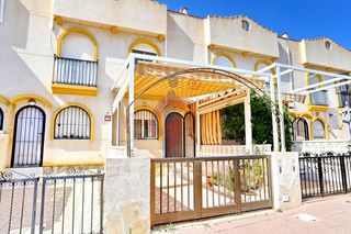 Casa adossada a Calle sorell 22. Oportunidad en pinomar, guardamar del segura! acogedor bungalow