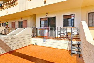 Planta baixa en Avenida almorad� 39. Planta baja en venta con jard�n en daya nueva!