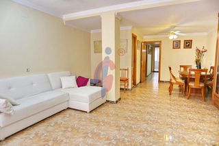 Erdgeschoss in Calle jorge juan 4. Local con posibilidad de conversión a vivienda a un paso del mar