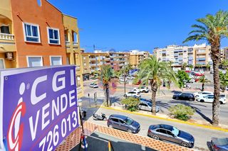 Apartament a Calle era de lucio 3. Piso de 3 dormitorios con terraza y garaje en venta en guardamar