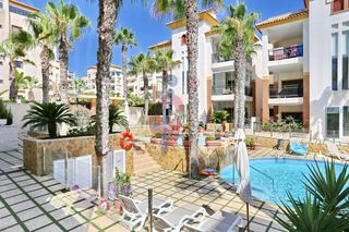 Planta baja en Calle calle alfonso x el sabio 5. Planta baja de 3 dormitorios con amplias terrazas en residencial