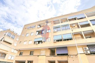 Affitto Piccolo appartamento  Calle cartagena  15. Apartamento en alquiler anual en plaza porticada! guardamar del
