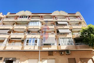 Apartament  Calle dolores viudes blasco 7. Oportunidad  piso con orientación sur, terraza acristalada y tra