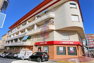Apartament a Calle arenas 2. Acogedora vivienda de 2 dormitorios con terraza y ascensor en gu