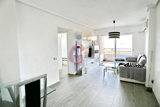 Apartament a Avenida av. país valenciano  123. Apartamento semireformado de 3 dormitorios en zona mercadona, gu