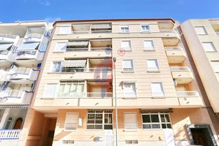 Pis a Calle calle pintor antonio lópez 7. Oportunidad en guardamar última planta con terraza y vistas al m