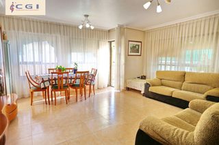 Piccolo appartamento in Cid 5. ¡amplio apartamento de 185 m2, en pleno centro de guardamar, con