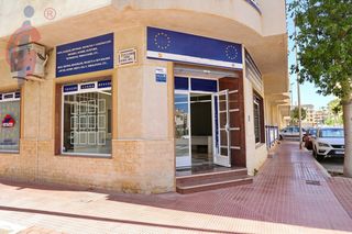 Local Comercial a Calle pintor antonio lopez 13. Local comercial en guardamar del segura