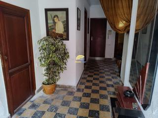 Casa en Centro-El Castillo. Estupenda casaedificio en la zona del raval de sagunto