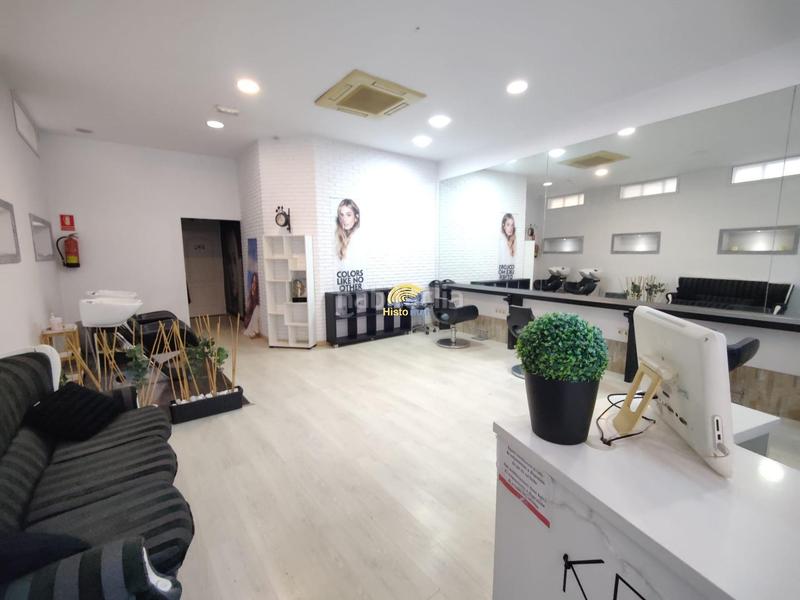 Foto e20202d8-eadb-4fd0-9c5b-f0c9ae68bf2e. Alquiler local comercial traspaso de peluqueria para empezar ya en Sagunt