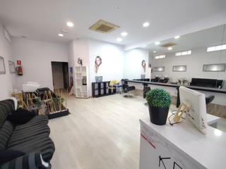 Traspàs Local Comercial a Antiga Moreira. Traspaso de peluqueria para empezar ya