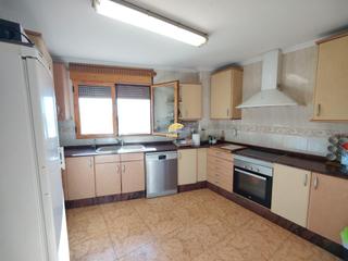Casa en Centro-El Castillo. Estupenda casa en la zona del raval