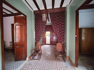Haus en Centro-El Castillo. Estupenda casa esquinera en la zona de buen suceso