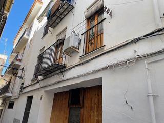 Lloguer Pis a Centro-El Castillo. Piso en primera planta sin ascensor, vecindario tranquilo