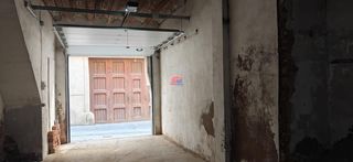 Lloguer Aparcament cotxe a Antiga Moreira. Garaje en alquiler para varios coches con patio interior, altill