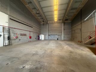 Miete Fabrikhalle  C-13. Nave industrial pol els frares