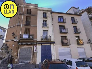 Haus  Font del lleo. Local  vivienda en plaça font del lleó de caldes de montbui