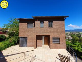 Maison à Carrer sant agusti 6. Precio negociable !!! casa amb piscina