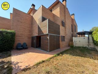 Casa  Carrer can camp. Casa adosada esquinera a reformar