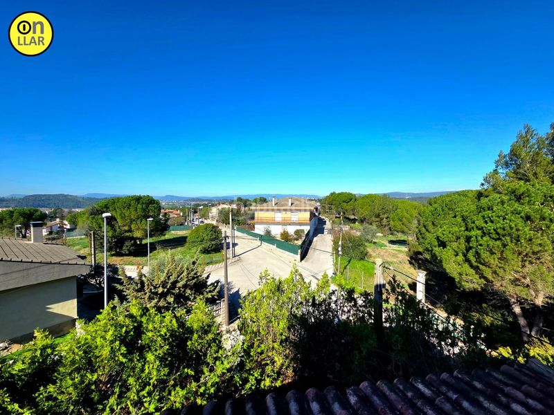 Foto f5aca1ff-421a-4dab-a603-2b9f6f4ba003. Casa amb aparcament piscina a Navarcles