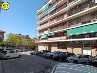 Pis  Carrer colombia. Amplio y luminoso piso en granollers, font verda con 3 hab, asce