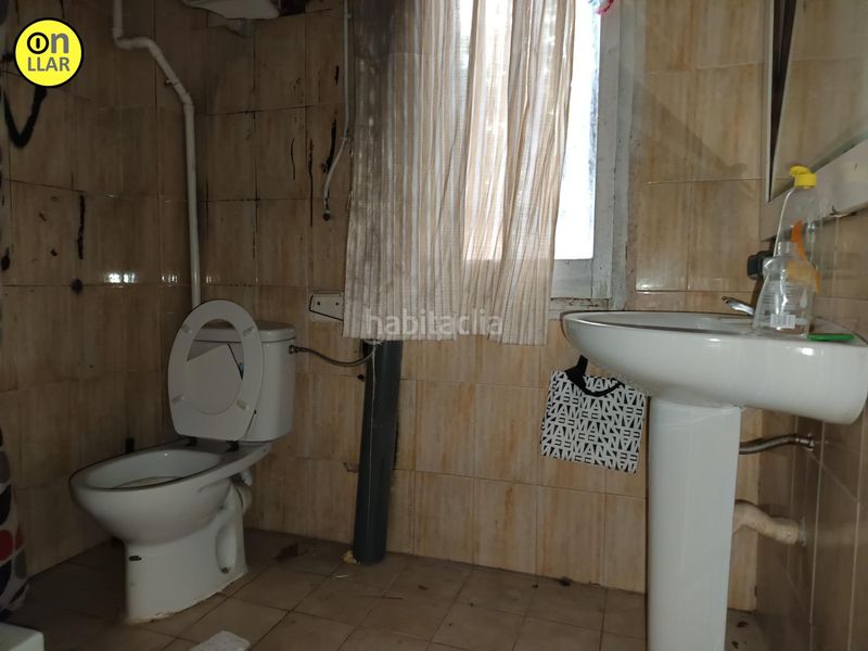 Foto d6abc2d3-b1cc-4524-a05f-9783411ca95f. Edificio in Montmeló